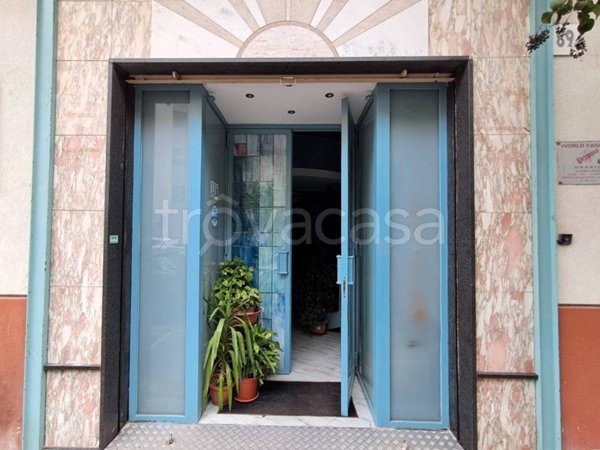 negozio in affitto a Salerno in zona Pastena