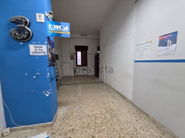 locale commerciale in affitto a Salerno in zona Torrione