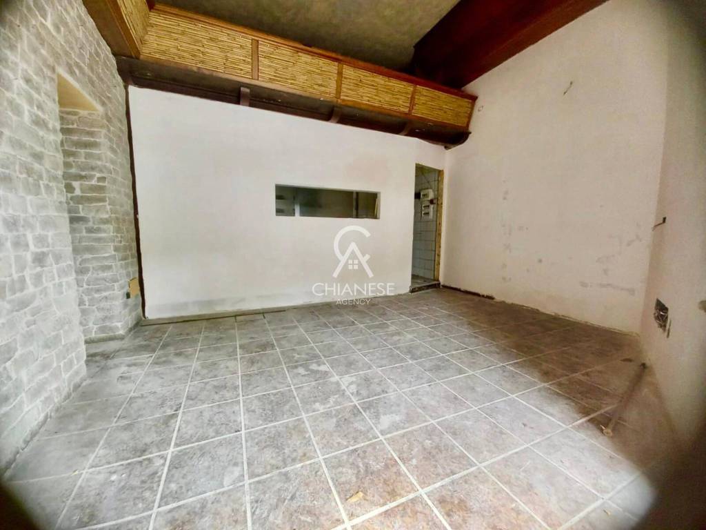 negozio in affitto a Salerno in zona Centro Città