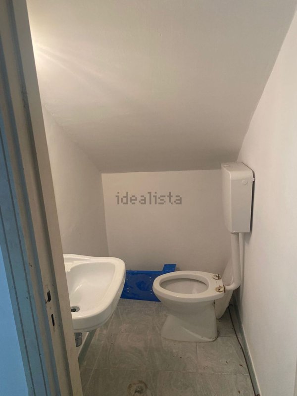 locale commerciale in affitto a Salerno