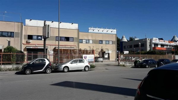 ufficio in affitto a Salerno in zona Zona Industriale