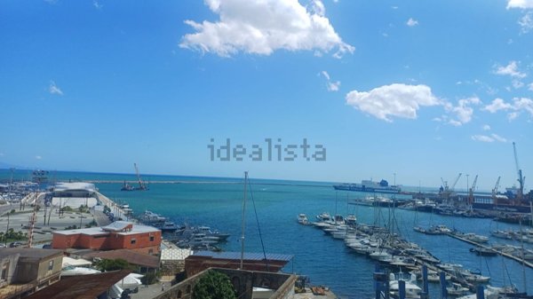 appartamento in affitto a Salerno in zona Porto