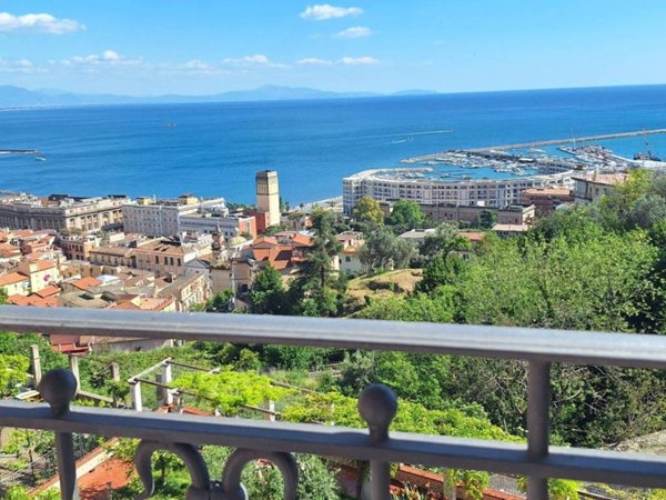 appartamento in affitto a Salerno in zona Centro Città