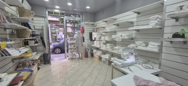 locale commerciale in affitto a Salerno