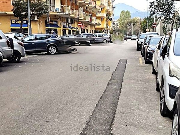 locale commerciale in affitto a Salerno in zona Mercatello