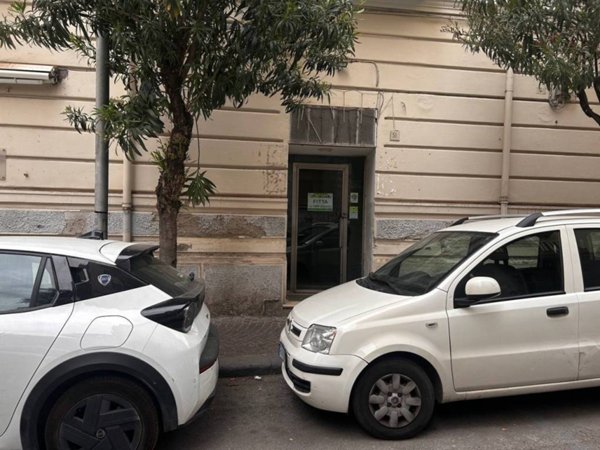 negozio in affitto a Salerno in zona Centro Città