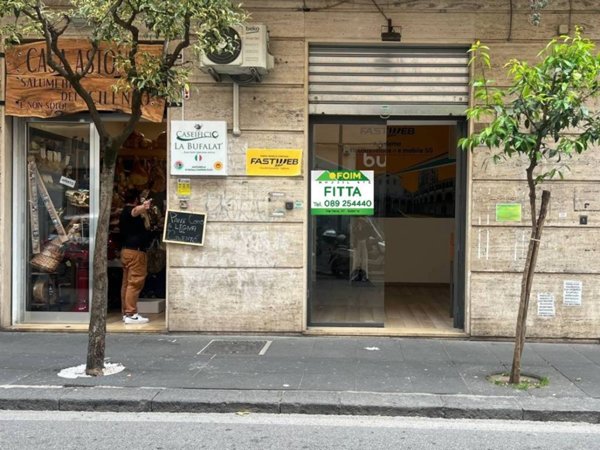 negozio in affitto a Salerno