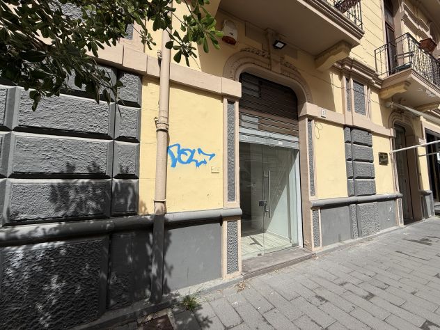 locale commerciale in affitto a Salerno in zona Centro Città