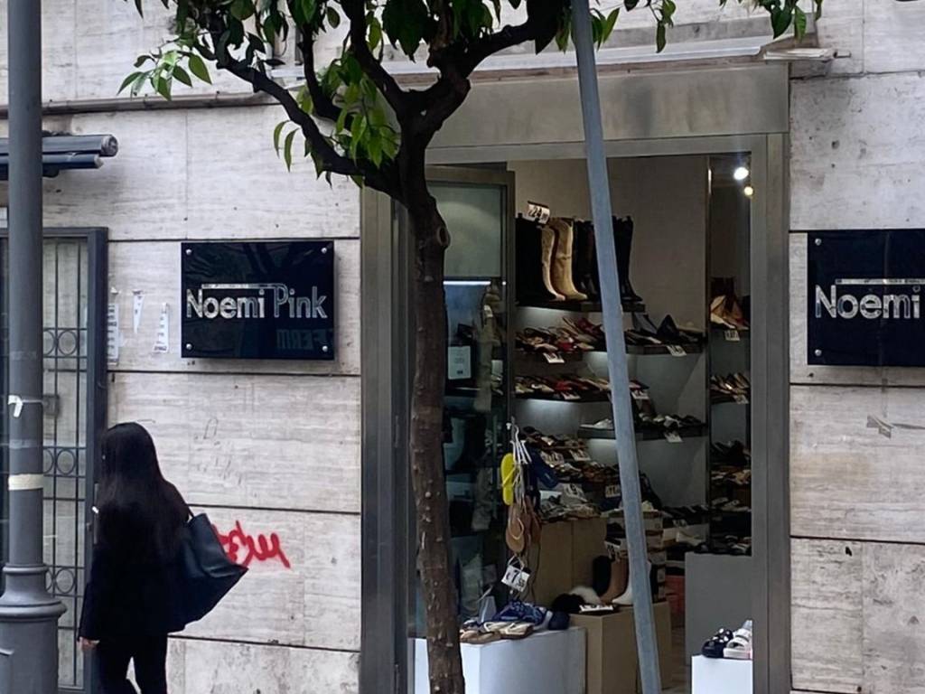 negozio in affitto a Salerno in zona Centro Città