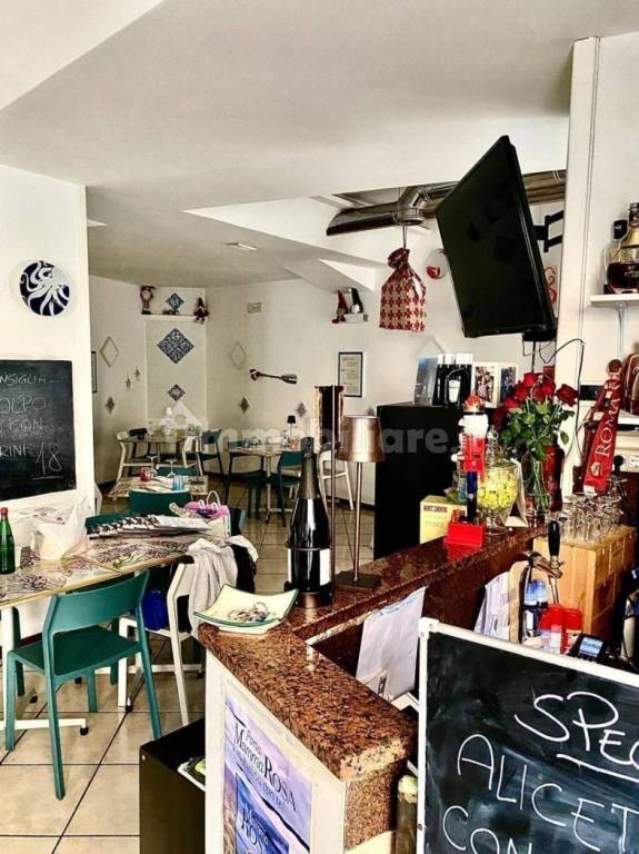 negozio in affitto a Salerno in zona Centro Città