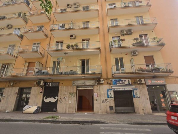 negozio in affitto a Salerno in zona Torrione