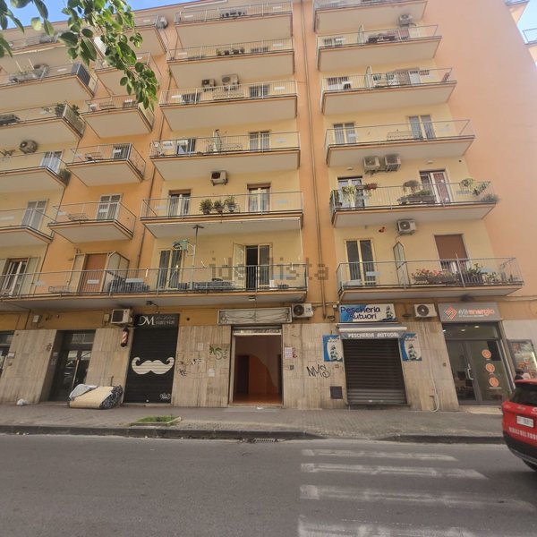 negozio in affitto a Salerno in zona Torrione