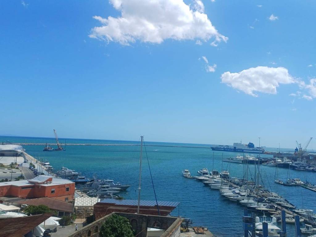 appartamento in affitto a Salerno in zona Porto