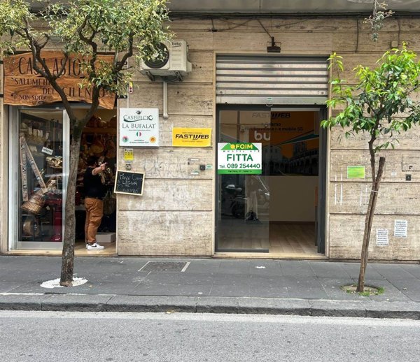 negozio in affitto a Salerno