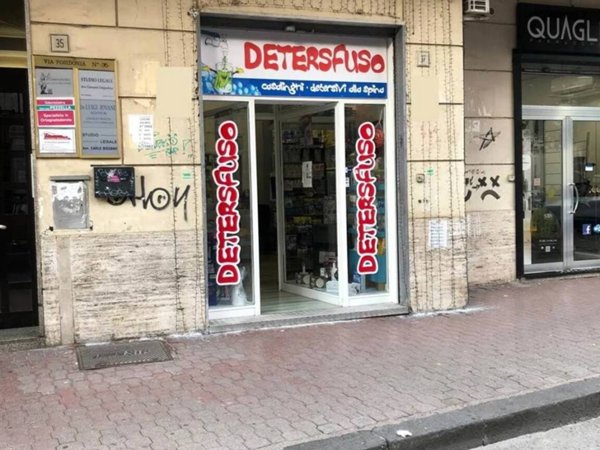negozio in affitto a Salerno in zona Torrione