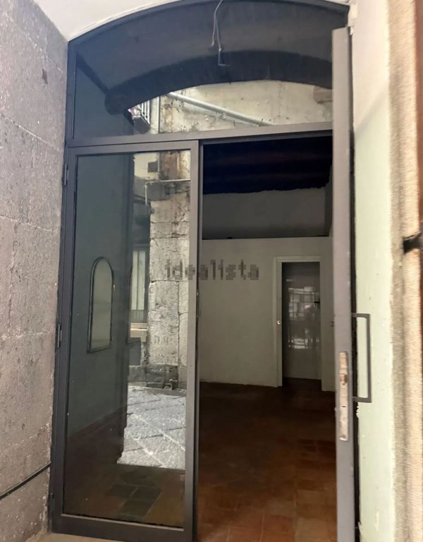 locale commerciale in affitto a Salerno in zona Centro Città