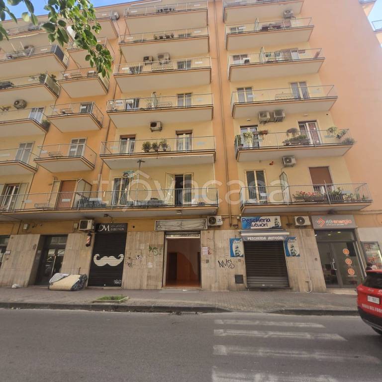 negozio in affitto a Salerno in zona Torrione