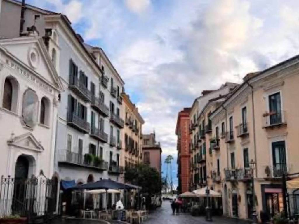 appartamento in affitto a Salerno in zona Centro Città