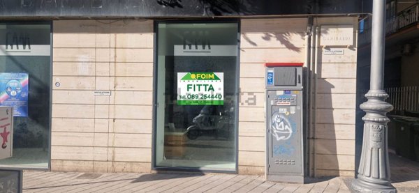 locale commerciale in affitto a Salerno