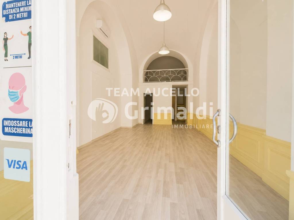negozio in affitto a Salerno in zona Centro Città