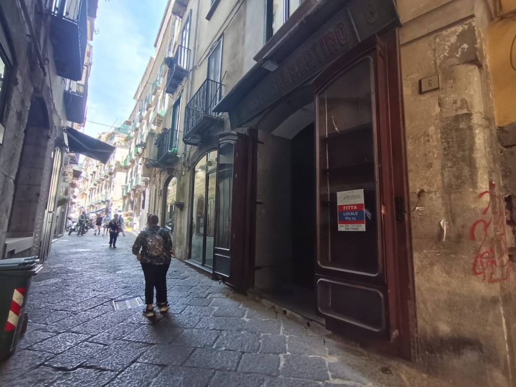 negozio in affitto a Salerno in zona Centro Città