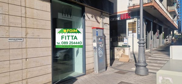 negozio in affitto a Salerno in zona Centro Città