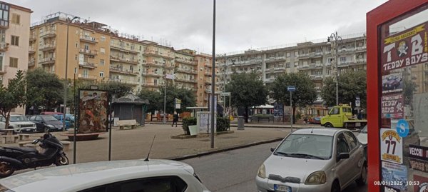 negozio in affitto a Salerno in zona Torrione