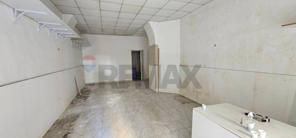 locale commerciale in affitto a Salerno