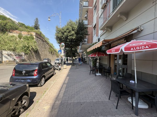 negozio in affitto a Salerno in zona Torrione