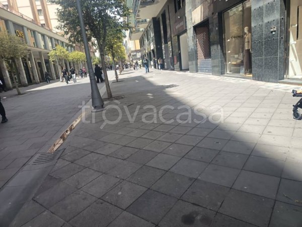 negozio in affitto a Salerno in zona Centro Città