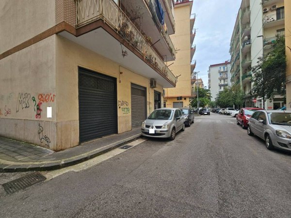 negozio in affitto a Salerno in zona Torrione