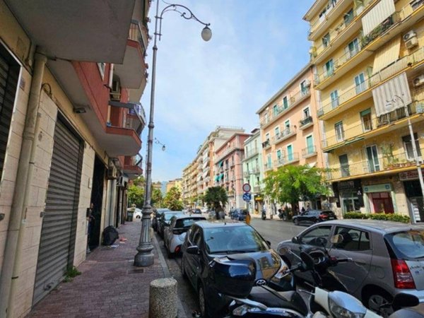 locale commerciale in affitto a Salerno in zona Torrione