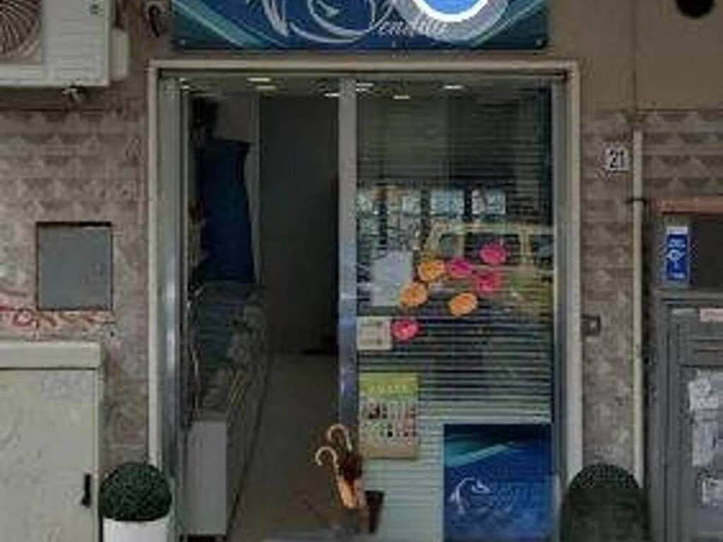 negozio in affitto a Salerno in zona Pastena