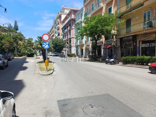 locale commerciale in affitto a Salerno in zona Torrione