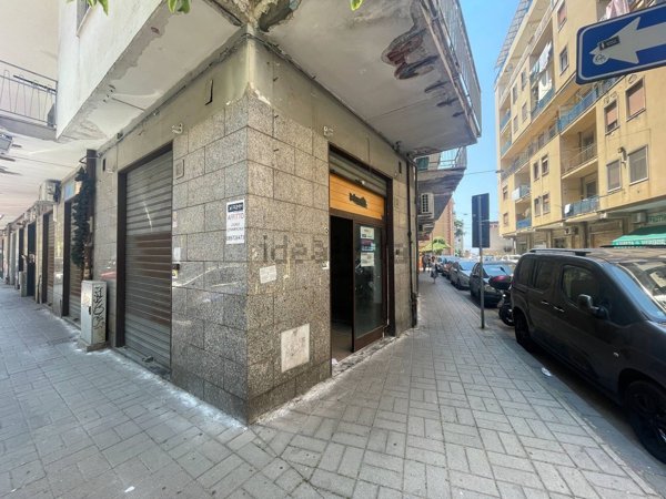 locale commerciale in affitto a Salerno
