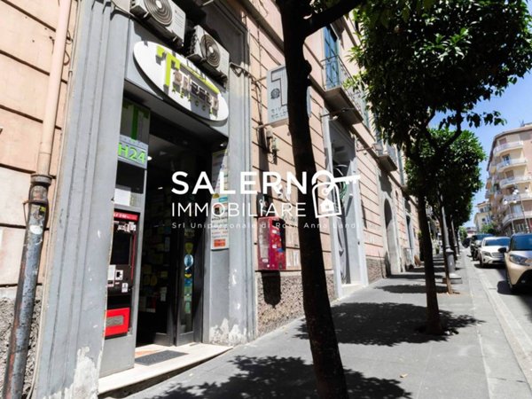 negozio in affitto a Salerno in zona Centro Città