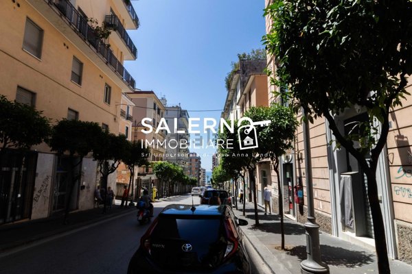 locale commerciale in affitto a Salerno in zona Centro Città