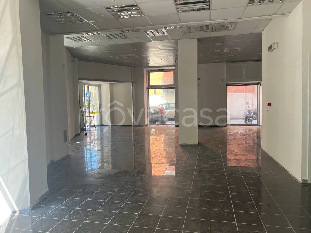 negozio in affitto a Salerno in zona Centro Città
