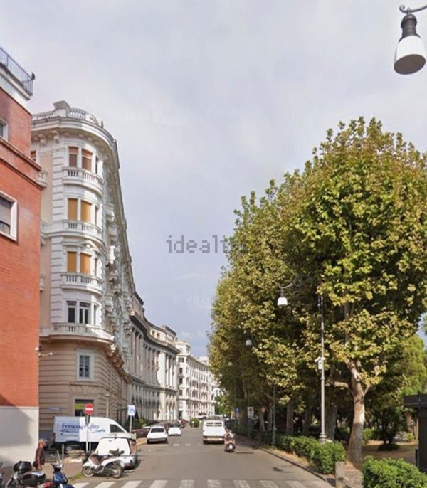 locale commerciale in affitto a Salerno in zona Centro Città
