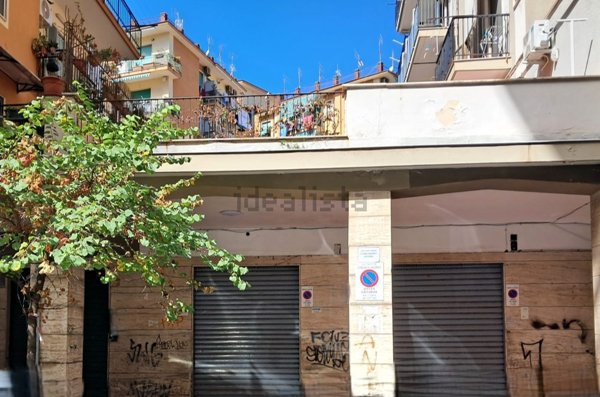 locale commerciale in affitto a Salerno in zona Mercatello