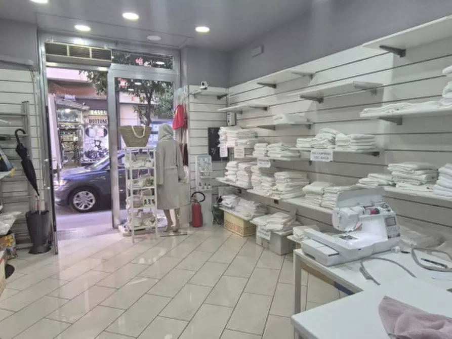 negozio in affitto a Salerno