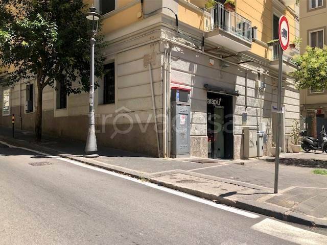 negozio in affitto a Salerno in zona Centro Città