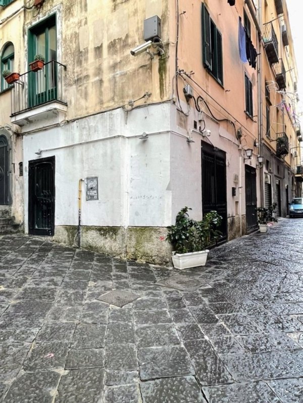 locale commerciale in affitto a Salerno in zona Centro Città