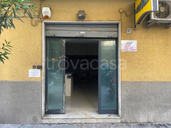 negozio in affitto a Salerno in zona Centro Città