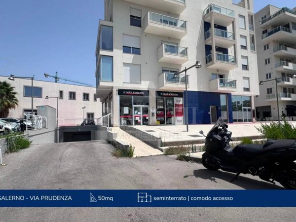 locale commerciale in affitto a Salerno in zona San Leonardo