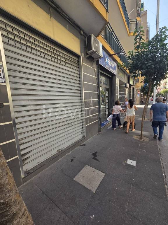 negozio in affitto a Salerno