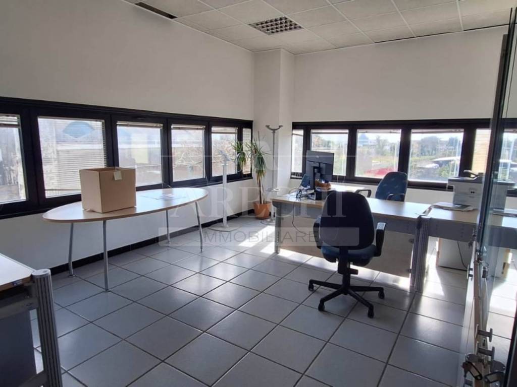 intera palazzina in affitto a Salerno in zona Zona Industriale