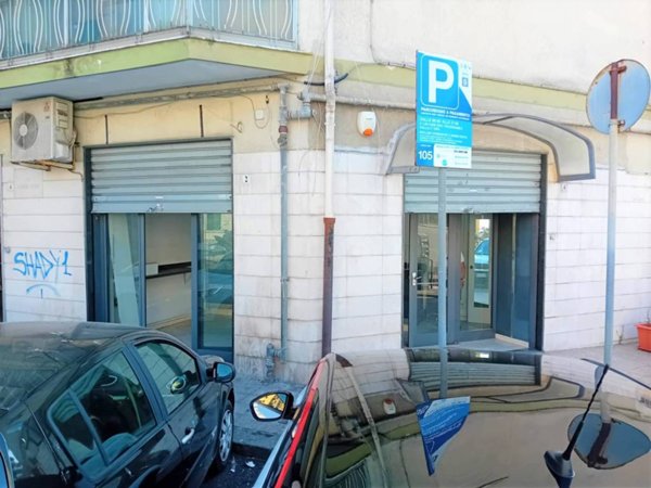 negozio in affitto a Salerno in zona Calcedonia