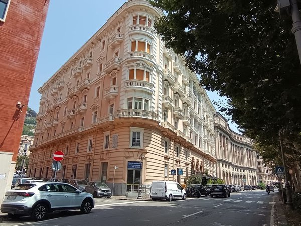 locale commerciale in affitto a Salerno in zona Centro Città