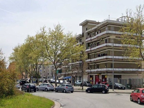 locale commerciale in affitto a Salerno in zona Mercatello
